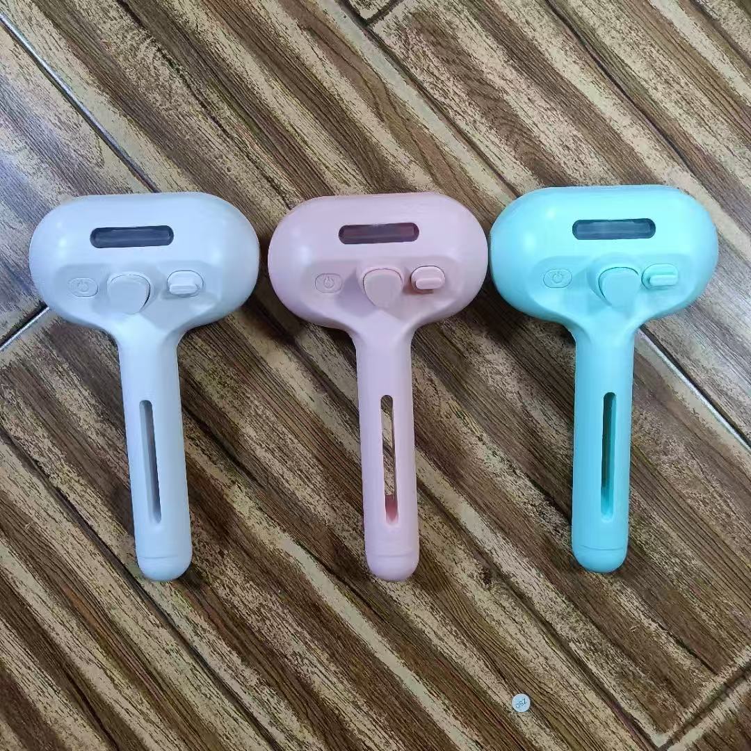 USB-charging Pet Spray Comb QUALIZON LLC